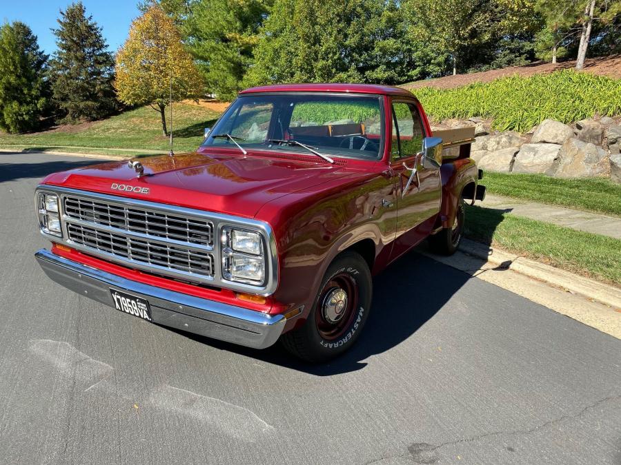  Dodge D100 Custom Pickup 1979 года  (фото 9 из 92)